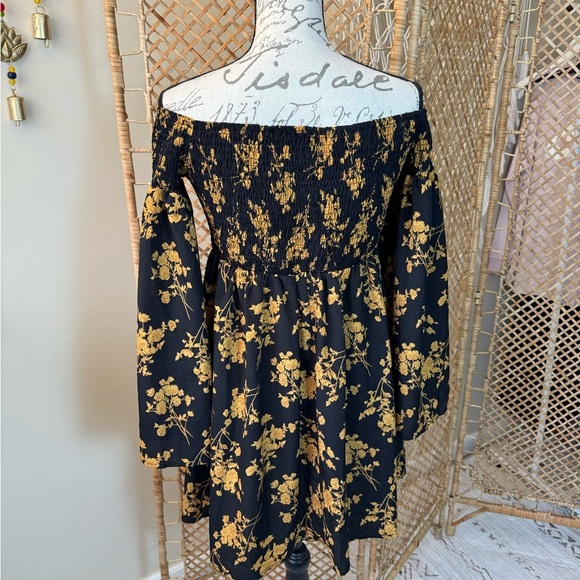 Open shoulder Floral Boho Dress - Picture 5 of 6